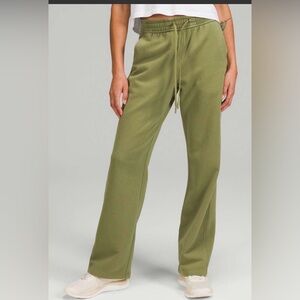 NWOT NEW Lululemon Loungeful Straight Leg Pant
Bronze Green